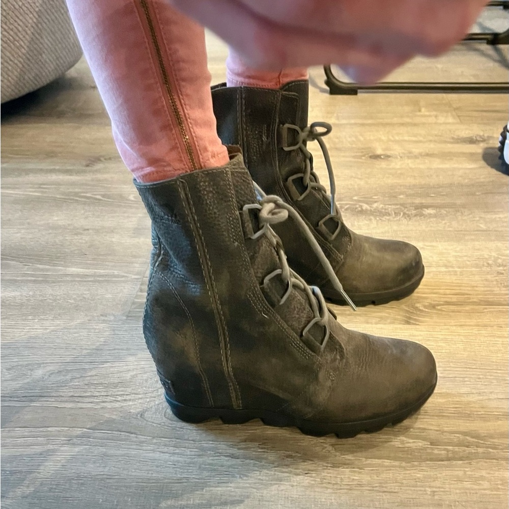 Sorel Dark Gray Lace-Up Winter Boots